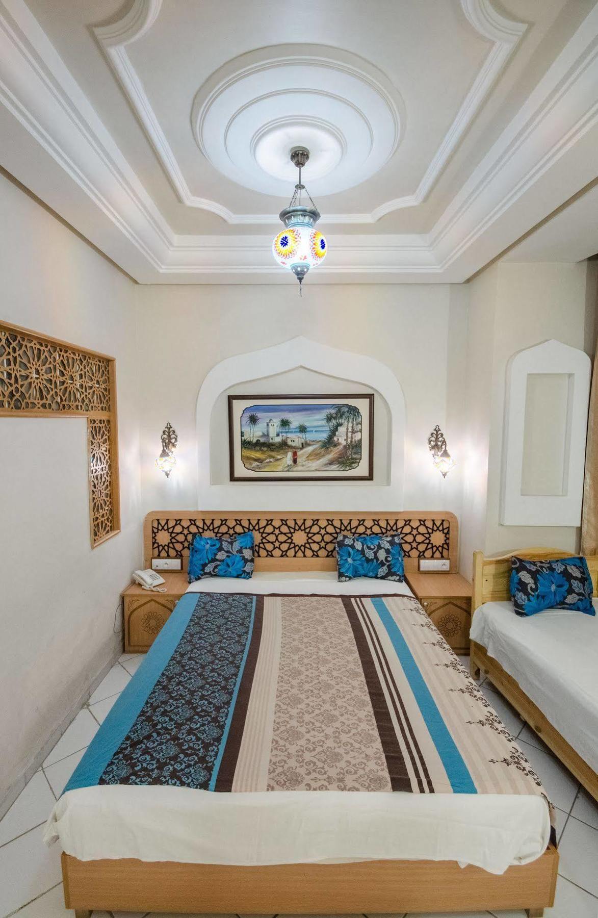 Hotel Saheb Ettabaa Tunisz Kültér fotó